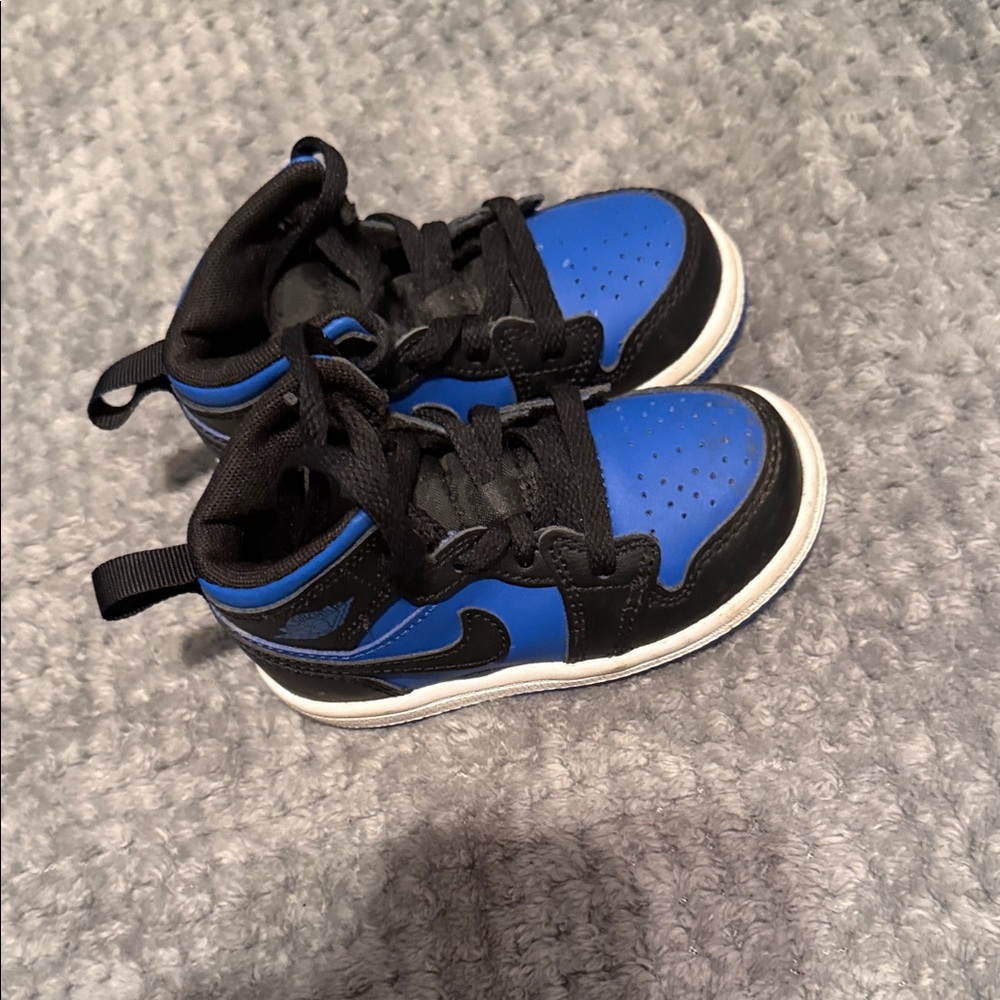 Nike Kids Black and Blue Sneakers